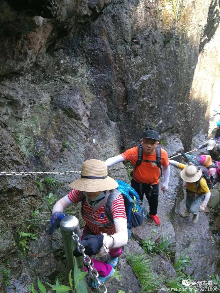 群友相约穿越双龙谷南嵩岩,我们五十余人从狮子山起,穿越到南嵩岩景区