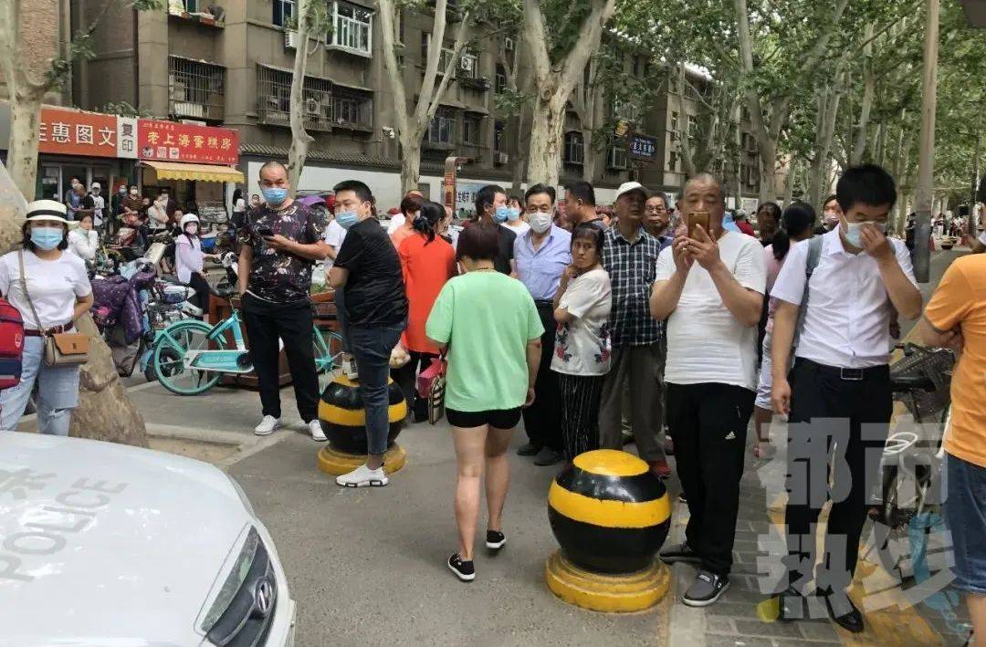 痛心！一年级小学生校内上厕所被车撞倒身亡，