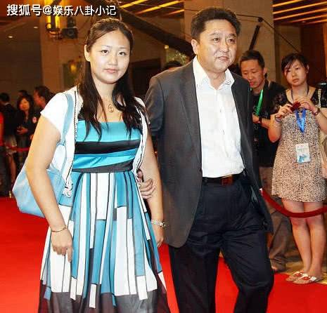 于谦41岁老婆近照,年轻漂亮气质不逊一线女星,儿子帅气可爱