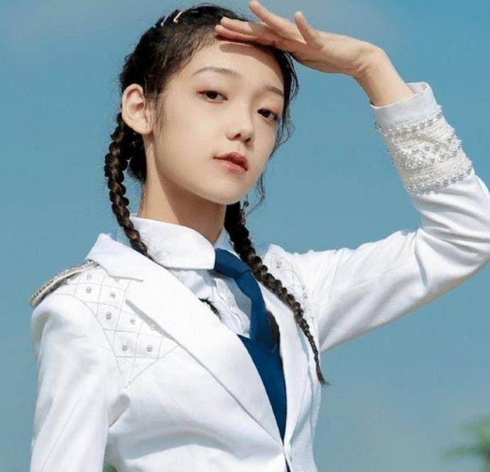 创造营女团路演生图被晒出,刘些宁形象颠覆,希林娜依·高反差大