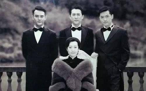 靳东李乃文再度合作，新剧未播，但看到女主后