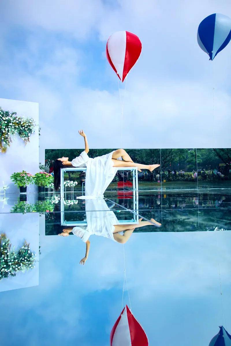 是多么浪漫的事情站在天空之镜俯瞰整片花海火遍全网的7d玻璃天空之镜