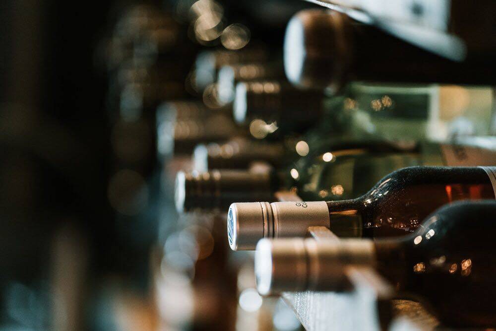 葡萄酒市场恢复慢，国产葡萄酒突围需要“平易近人”