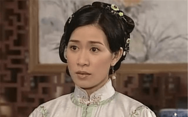 原创生母早逝，姨母成为他的继母，女佣人和他继母吵架就告诉他真相