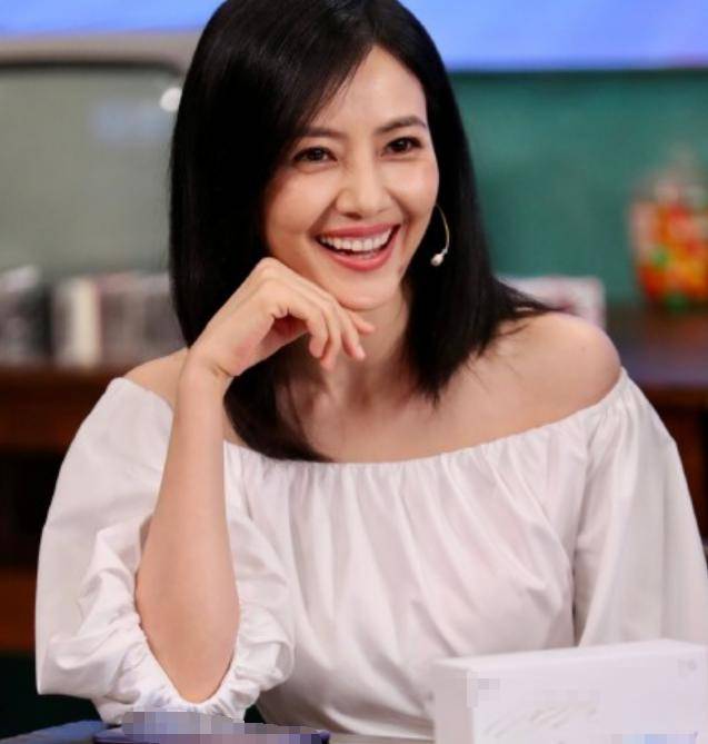 高圆圆脸部松弛鱼尾纹深，事业停滞危机重重，