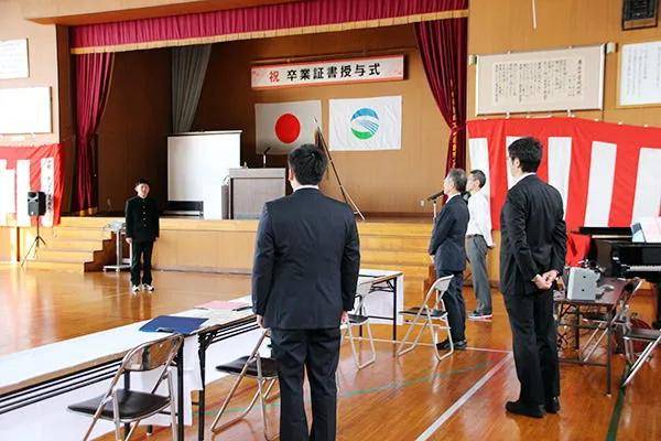 上海“1人幼儿园”引4亿人爆笑，日本这所“1人中学”却让无数人留下眼泪...