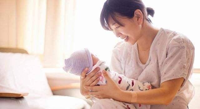 宝宝|可能无形中伤害了孩子脊柱发育，尽早改正还来得及父母几种行为