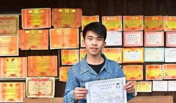 小孩读书得到奖状,有必要都贴到墙上吗?建议家长们收藏