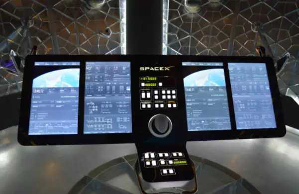 面试造火箭不是传说！SpaceX龙飞船采用超大触控屏，网友：十分骄傲