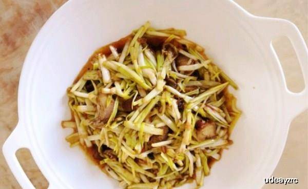 什么时候韭黄好吃 0710d991f71c4d279e4b7b42b8319868.jpeg