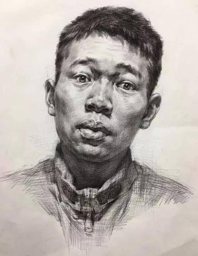 尽量把构图画的向上一些 原则上不要超过原大 左右的位置首先看人脸的