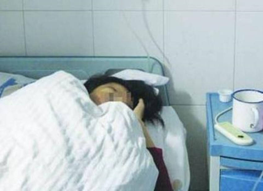 原创24岁孕妈怀双胞胎不小心摔倒流产，无奈只能清宫，却发现意外惊喜