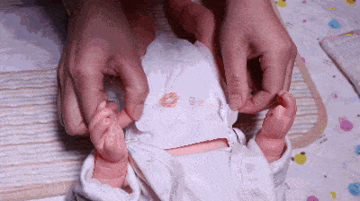 宝宝|实操动图展示：新生儿洗澡标准流程及操作步骤！