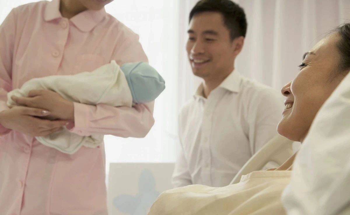 钟真|新生儿刚出生就被抱走了？这十分钟真不能疏忽