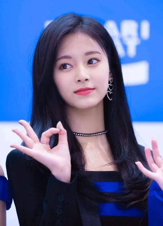 原创周子瑜绑高马尾飘仙气吐私密烦恼超萌