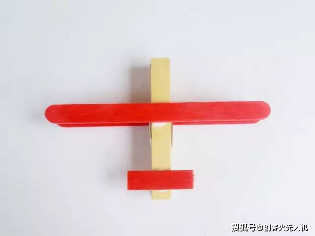 超简单易做的木夹子飞机1分钟学会