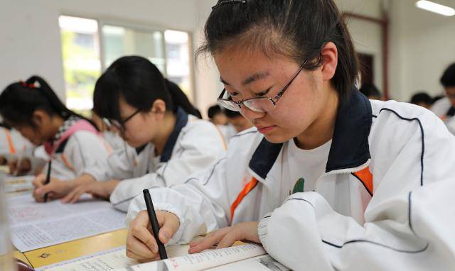 多地发布通知，考试又迎来变动？初三学生迎来两个好消息！