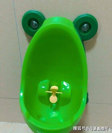 马桶|宝宝几岁戒尿布比较好!姐妹们看看我的做法是不是超前了?