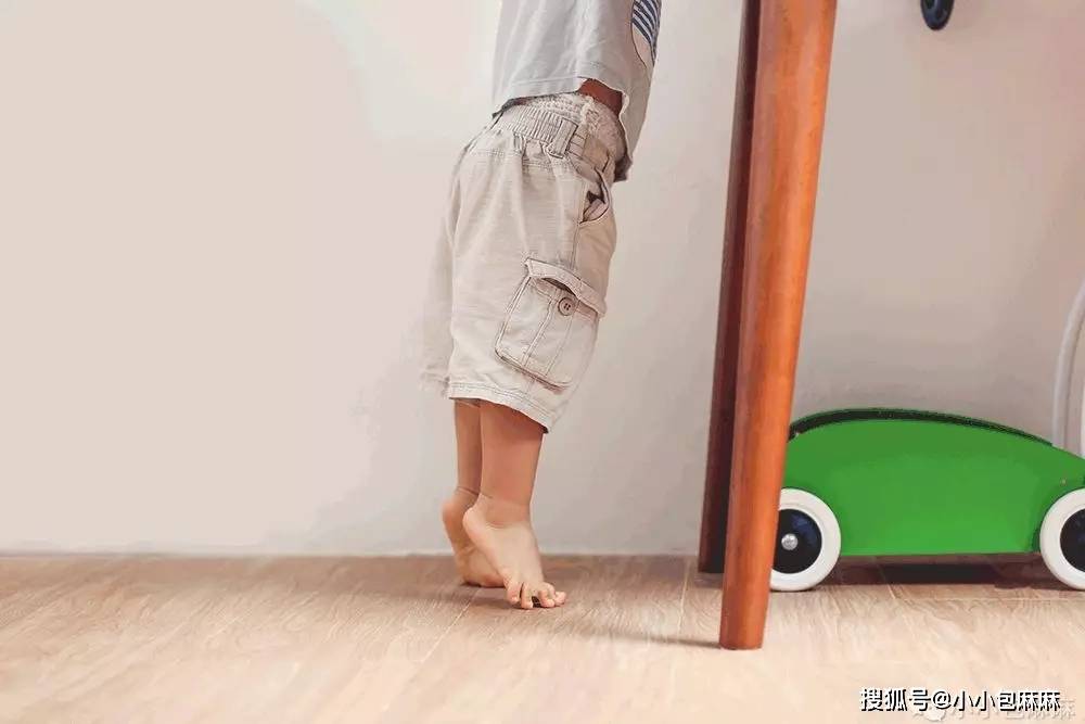 一定要看！夏天不让孩子光脚丫，理由只有这一个