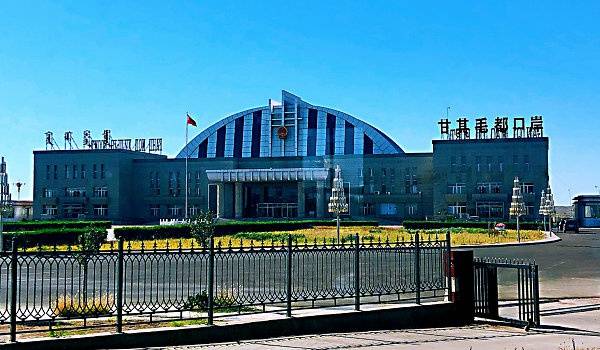 2120年中国经济总量_2015中国年经济总量(3)