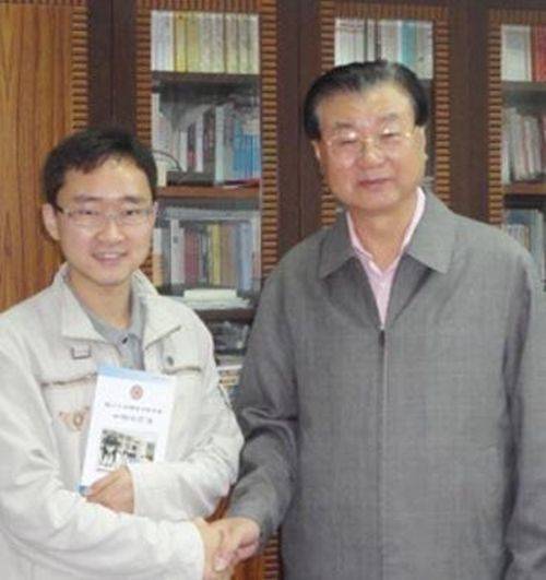 名校|得6分却被名校破格录取,教授:我教不了他用甲骨文写高考作文