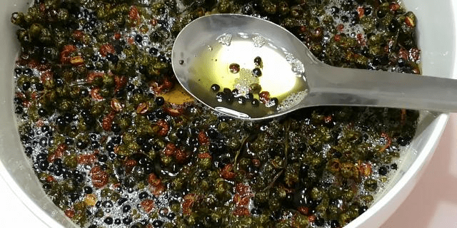 原创炸花椒油最忌直接入油炸,多加"1步,花椒油又香又麻,不发苦