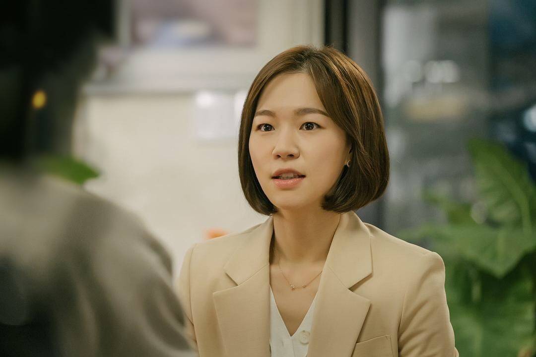 但结束一段感情只需一个人放手,调整好心态重新开始,以后爱自己多一些