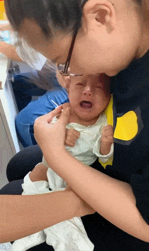 萌娃被扎针,连喊18声