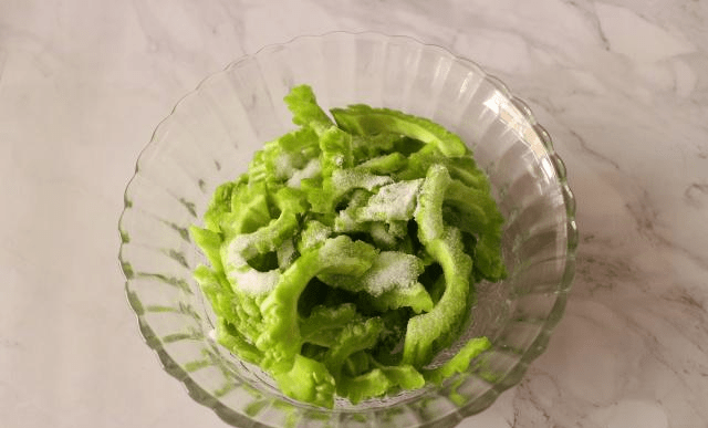 苦瓜怎么做不苦又好吃不变色 3af6726f459e4b61b30d0fde8fe0d73e.png