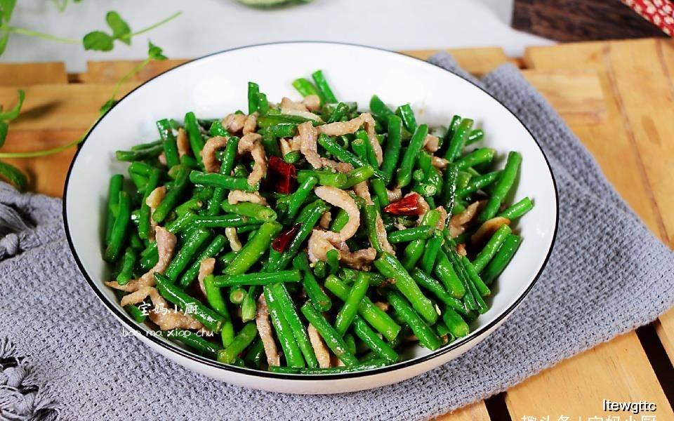豆角丝炒肉丝的家常菜 3fe10702f5de4366b67b0d07ddc64d9a.jpeg