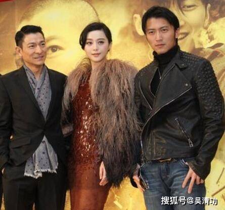 范冰冰现身机场，无名指超大钻戒很抢镜，难道