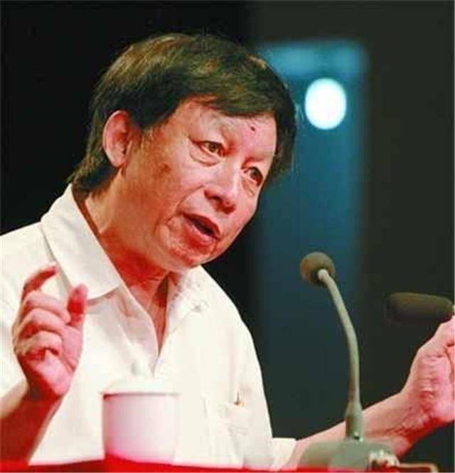 原创易中天谈曹操时说：小时候老实的孩子，长大后都没出息？