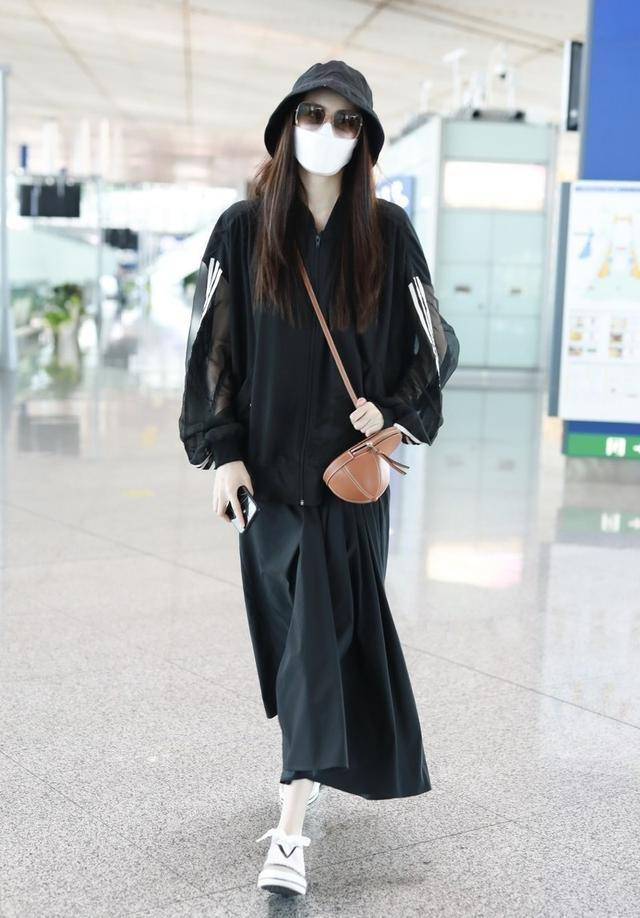 潮流时尚上衣 1e3d73e65e7a4e5cb052381ec5c581be.jpeg