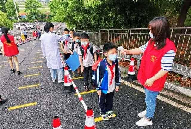 北京教委最新消息：中小学一律停止到校上课，高校学生停止返校！