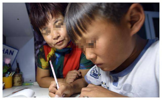 怎么教小孩写自己名字 ee7a65d9a35b4b9da02610ff50657056.jpeg