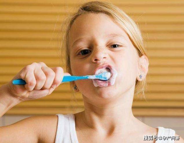 6岁女儿长出双排牙能拔吗？医生说出原因后，妈妈：不该这样喂你