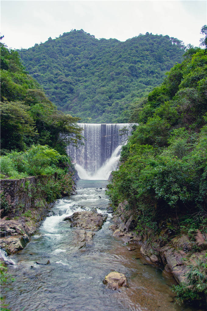 不要以为广东没有青山绿水了清远玄真漂流水质堪比九寨沟