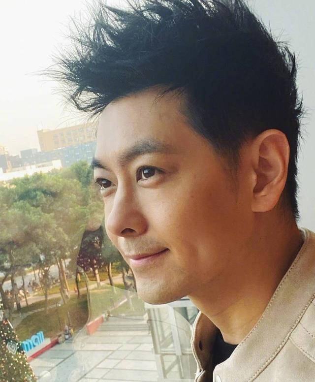 45岁林志颖不愿与妻子亲密，理由是怕歌迷看到恶