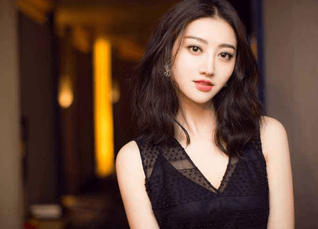 原创徐峥怎么捧都捧不红的女星,黄渤却用10秒钟,就让她一炮而红