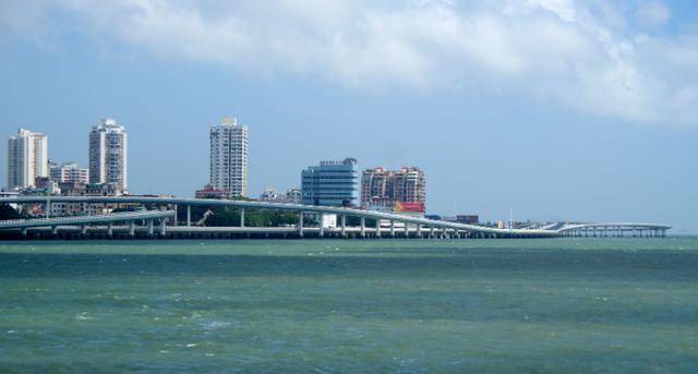 GDP看海_男生看海头像(2)