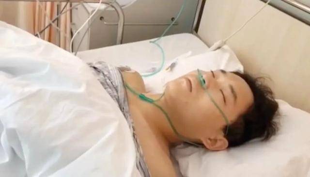 原创满月宝宝患重症，亲友劝放弃，爸爸：“再生一个就不是他了”