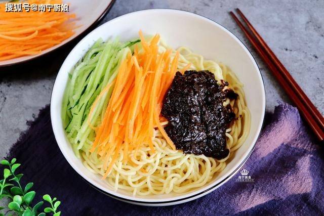 最简单的家常炸酱面的做法 d6aeede13a624d4fab4bfbbdb7205033.jpeg