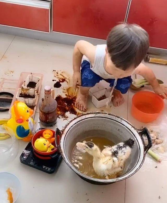 儿子3天没吃肉，自己做“口水鸭”，看了操作步骤，妈妈无语了