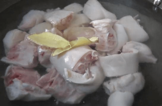 猪脚怎么炖才不油腻 0a9a2395bf934186abd0c110b12e0e47.png