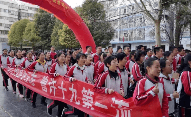 模样|有中国学生最真实的模样，看到哪张你哭了？高三教室里的30张偷拍照