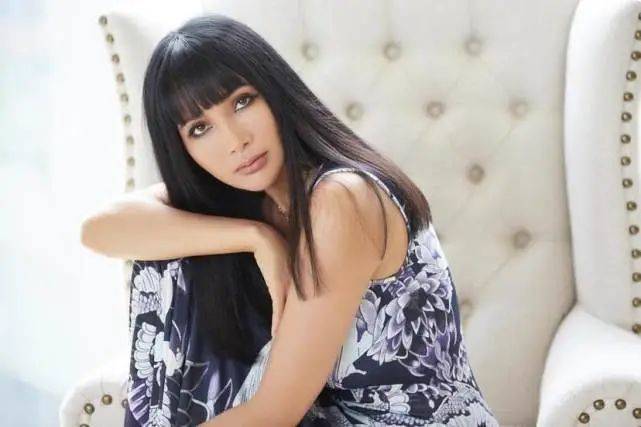 最美女明星皮肤溃烂手指发黑，放下性感包袱往