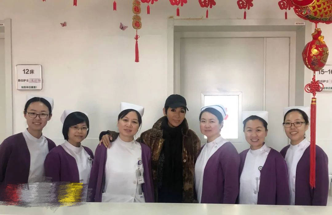 最美女明星皮肤溃烂手指发黑，放下性感包袱往