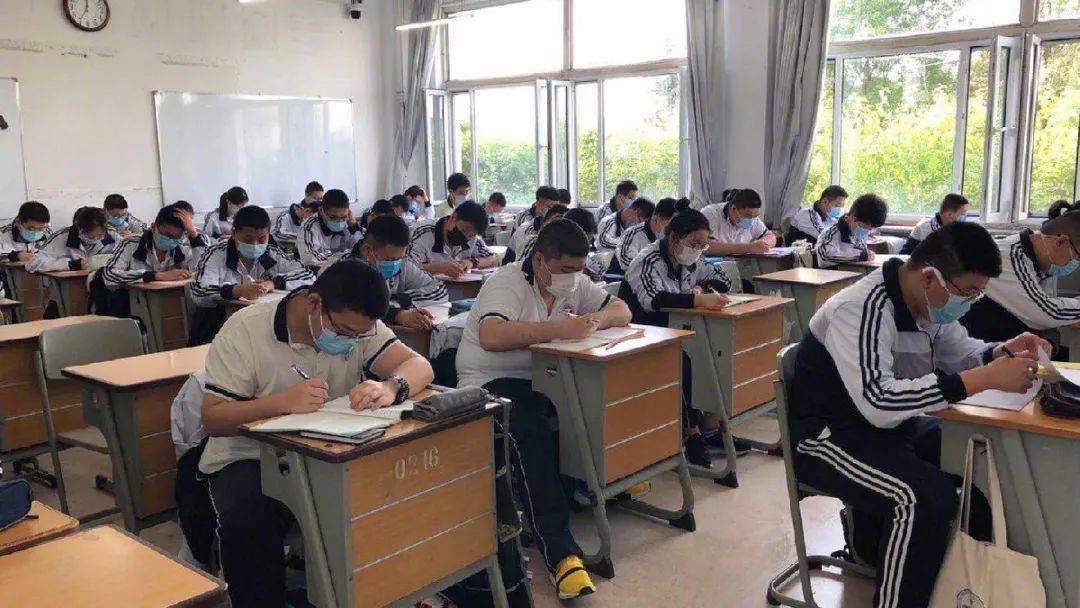 模样|有中国学生最真实的模样，看到哪张你哭了？高三教室里的30张偷拍照