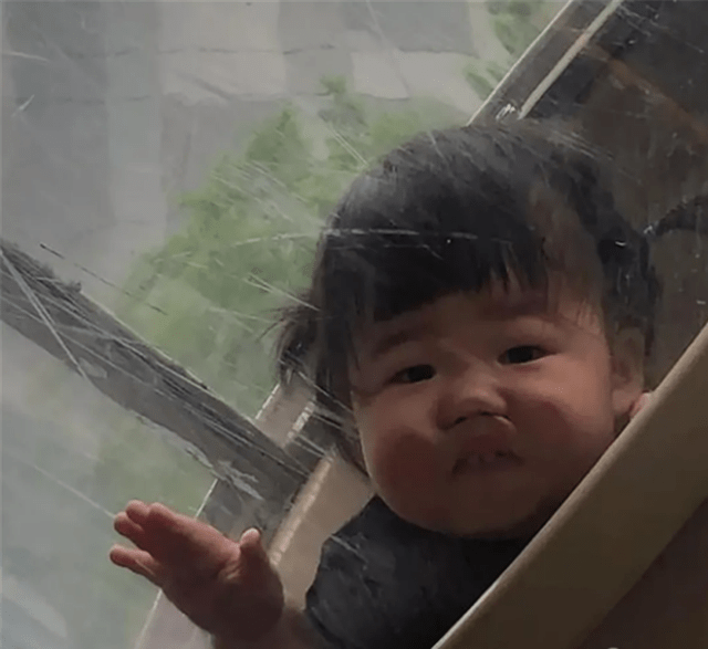 原创韩国宝妈晒女儿“丑照”，圈了百万粉丝，网友：晒娃界的泥石流