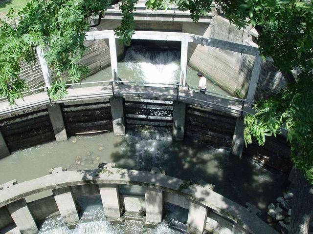 「生活」揭开一桩“脏事”，关乎大明兴衰，金庸“夸”明朝的一句话